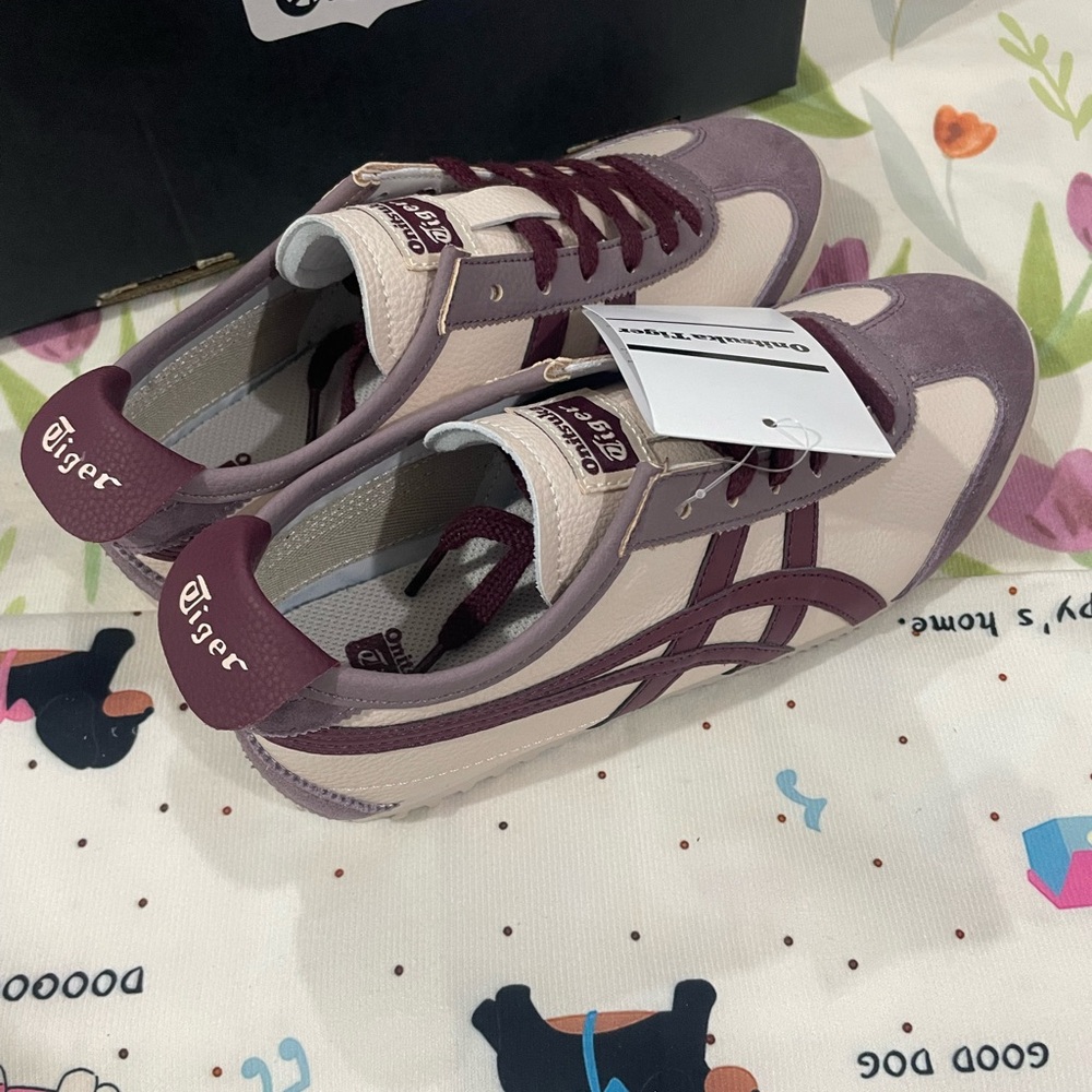 Onitsuka Tiger Mexico 66 Sneakers in Cream and Plum - Picture 2 of 6